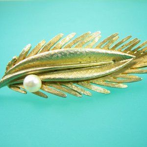 Stylized Capri Leaf Feather Pearl Brooch Pin v96a
